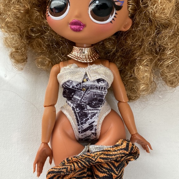 Lot of 2 L.O.L Surprise! Dolls 9” tall - Picture 13 of 13